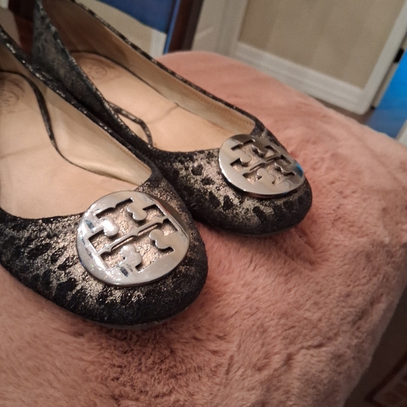 Tory Burch Leopard Print Reva Flats - Picture 13 of 13